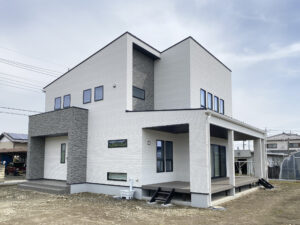 大きな屋根付きデッキがあるホテルライクな暮らし（群馬県高崎市）