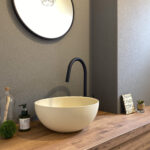 ダイナミックな無垢材の天井と現しの梁がある家（群馬県前橋市）