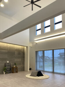 大きな屋根付きデッキがあるホテルライクな暮らし（群馬県高崎市）