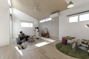 プライベートデッキを囲う平屋