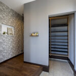 ダーク調なモダンな和室がある家