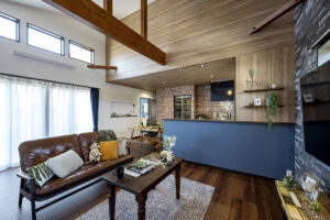 ダーク調なモダンな和室がある家