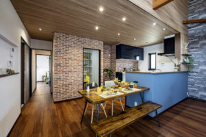 ダーク調なモダンな和室がある家