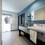 ダーク調なモダンな和室がある家