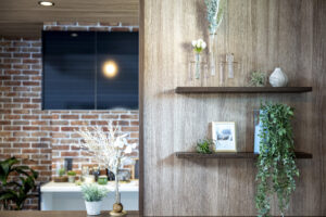 ダーク調なモダンな和室がある家