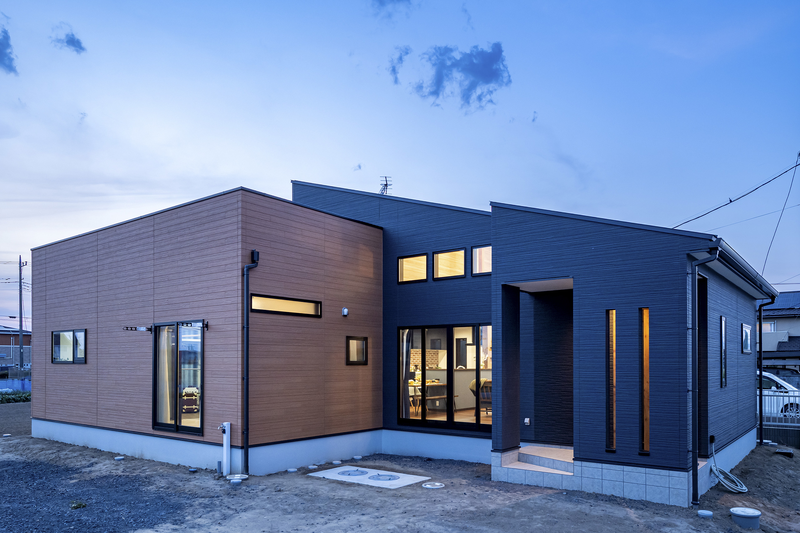 ダーク調なモダンな和室がある家