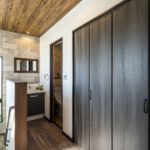 バイクガレージとウォークインシステム収納のある家（群馬県太田市）