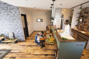 バイクガレージとウォークインシステム収納のある家（群馬県太田市）