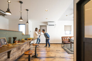 バイクガレージとウォークインシステム収納のある家（群馬県太田市）