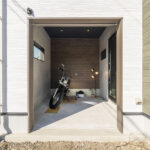 バイクガレージとウォークインシステム収納のある家（群馬県太田市）