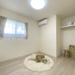 自動車とバイクガレージがある平屋