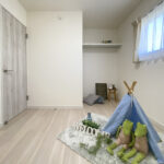 自動車とバイクガレージがある平屋