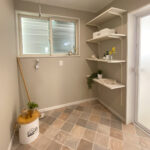 グリーンの窓モールがステキなアーリーアメリカンな家