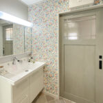 グリーンの窓モールがステキなアーリーアメリカンな家