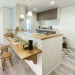 グリーンの窓モールがステキなアーリーアメリカンな家