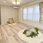 グリーンの窓モールがステキなアーリーアメリカンな家