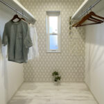 グリーンの窓モールがステキなアーリーアメリカンな家