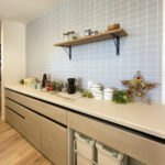 プライベートデッキを囲う平屋