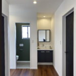 キッチン横シェルフと吹抜けのある家（群馬県伊勢崎市）