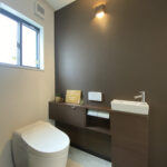 キッチン横シェルフと吹抜けのある家（群馬県伊勢崎市）