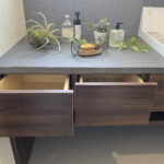 キッチン横シェルフと吹抜けのある家（群馬県伊勢崎市）