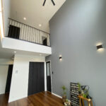 キッチン横シェルフと吹抜けのある家（群馬県伊勢崎市）