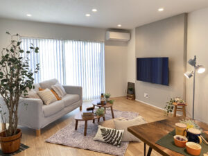 大理石調の床材が映えるホテルライクな家（群馬県前橋市）