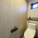 大きな吹抜けと２ボール洗面台のある家