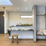 大きな吹抜けと２ボール洗面台のある家