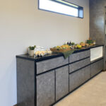 大きな吹抜けと２ボール洗面台のある家