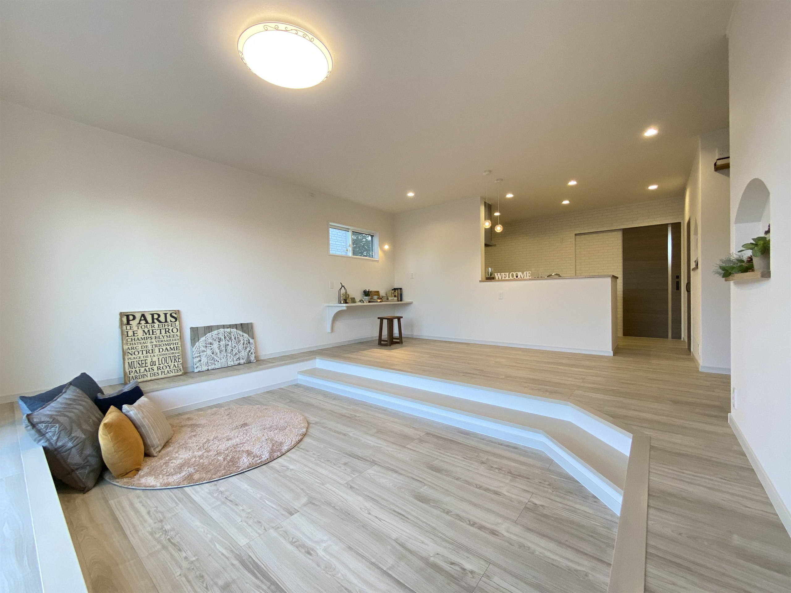 グリーンの屋根のアーリーアメリカン風の家