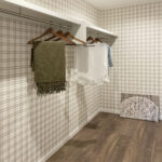 グリーンの屋根のアーリーアメリカン風の家