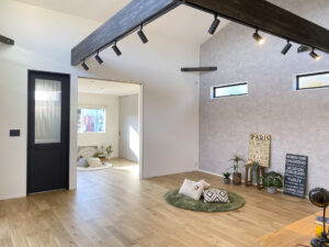 広々タイルデッキと明るいLDKのある平屋（群馬県前橋市）