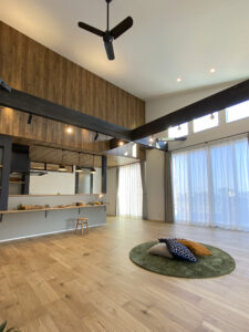 広々タイルデッキと明るいLDKのある平屋（群馬県前橋市）