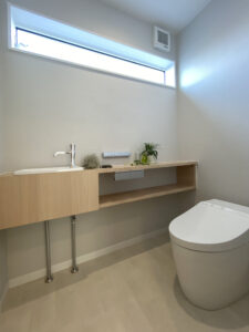 中庭タイルデッキを囲む家（群馬県太田市）