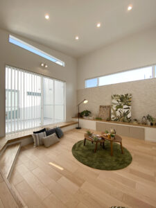 中庭タイルデッキを囲む家（群馬県太田市）