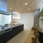 中庭タイルデッキを囲む家（群馬県太田市）