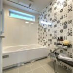 木製キッチンがあるエレガントハウス