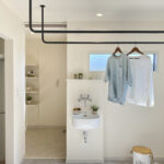 自動車とバイクガレージがある平屋