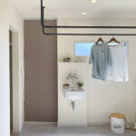 自動車とバイクガレージがある平屋