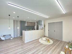 自動車とバイクガレージがある平屋