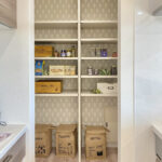 自動車とバイクガレージがある平屋