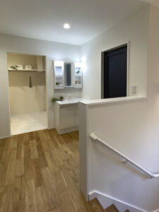 大理石調の床材が映えるホテルライクな家（群馬県前橋市）