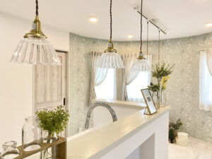 木製キッチンがあるエレガントハウス