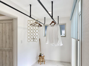 木製キッチンがあるエレガントハウス