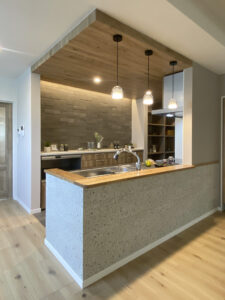 造作ベンチのダイニングがある家（群馬県太田市）