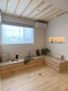 造作ベンチのダイニングがある家（群馬県太田市）