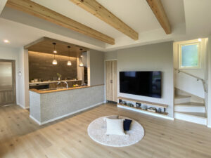 造作ベンチのダイニングがある家（群馬県太田市）