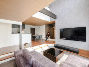 中二階にファミリーコーナーがある家