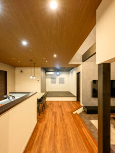 中二階にファミリーコーナーがある家